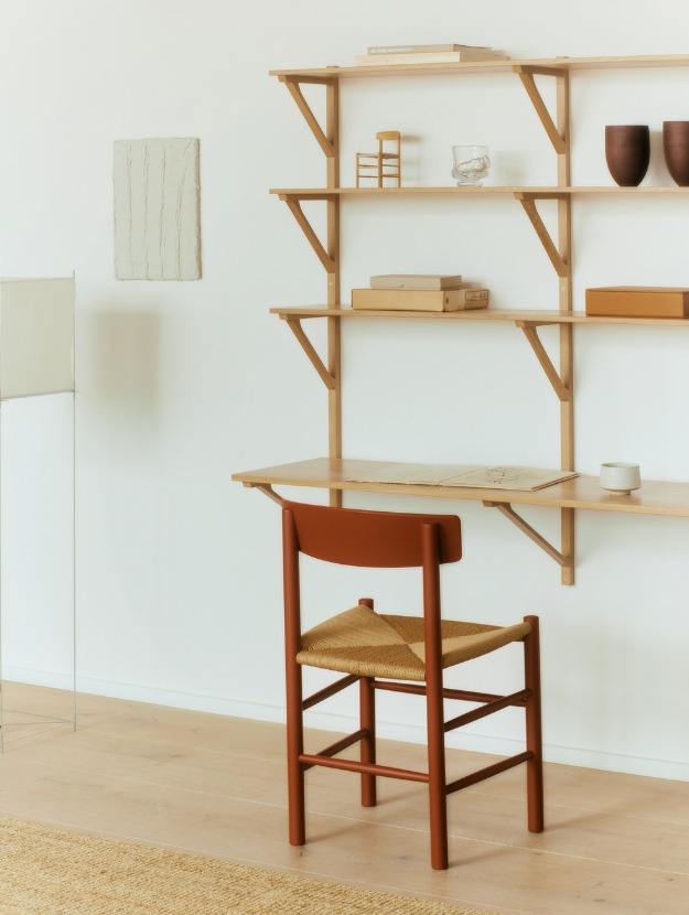 BM29 Shelf 3 shelves & desk